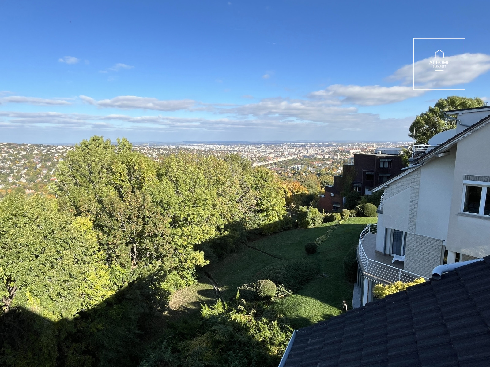 Exkluzív panorámás, két szintes lakás Istenhegyen a XII. kerületben