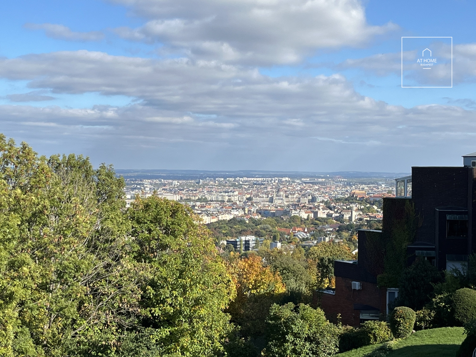 Exkluzív panorámás, két szintes lakás Istenhegyen a XII. kerületben