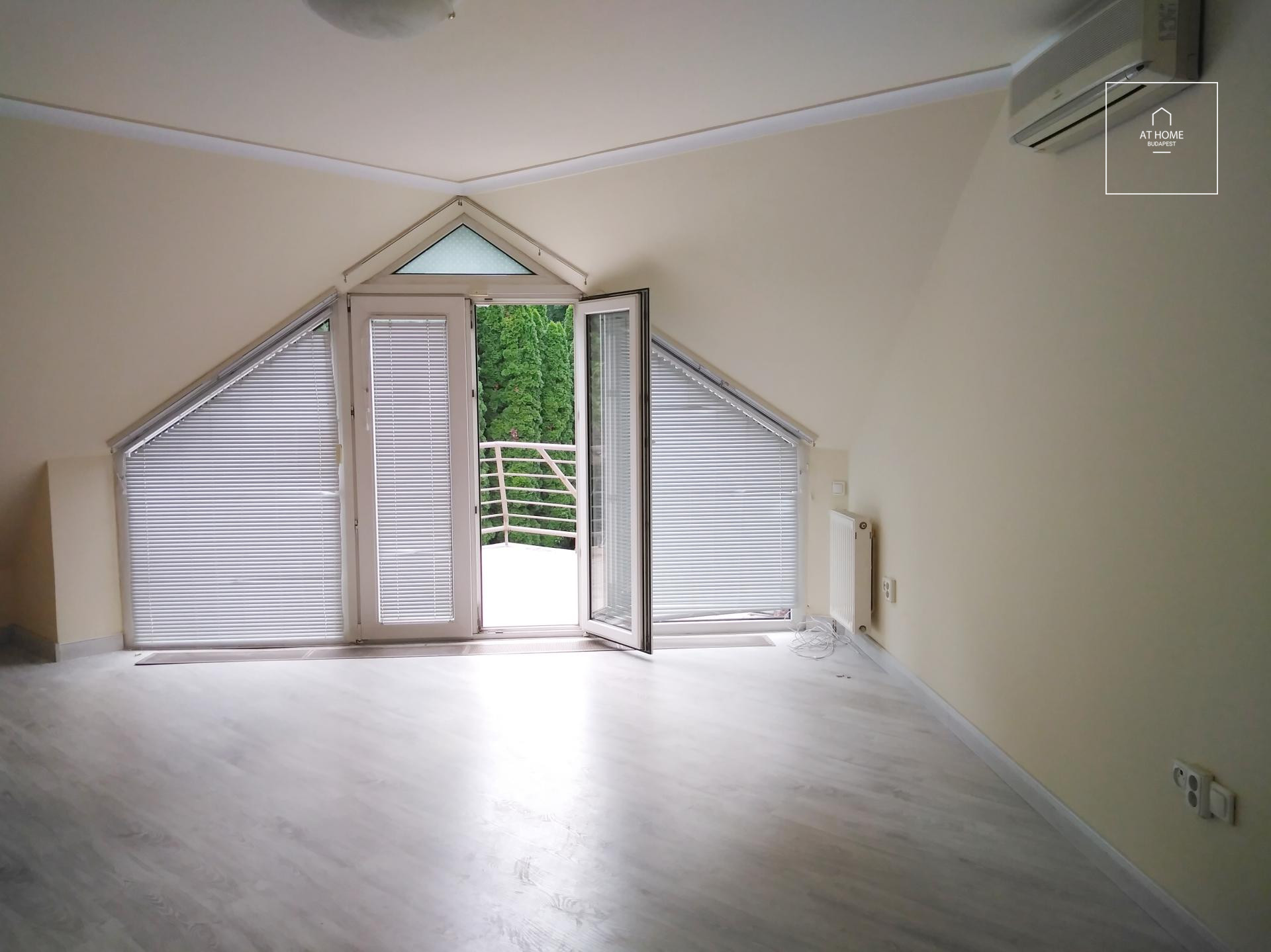 Four-storey semi-detached house with panoramic views and a landscaped garden in Kútvölgy, District XII