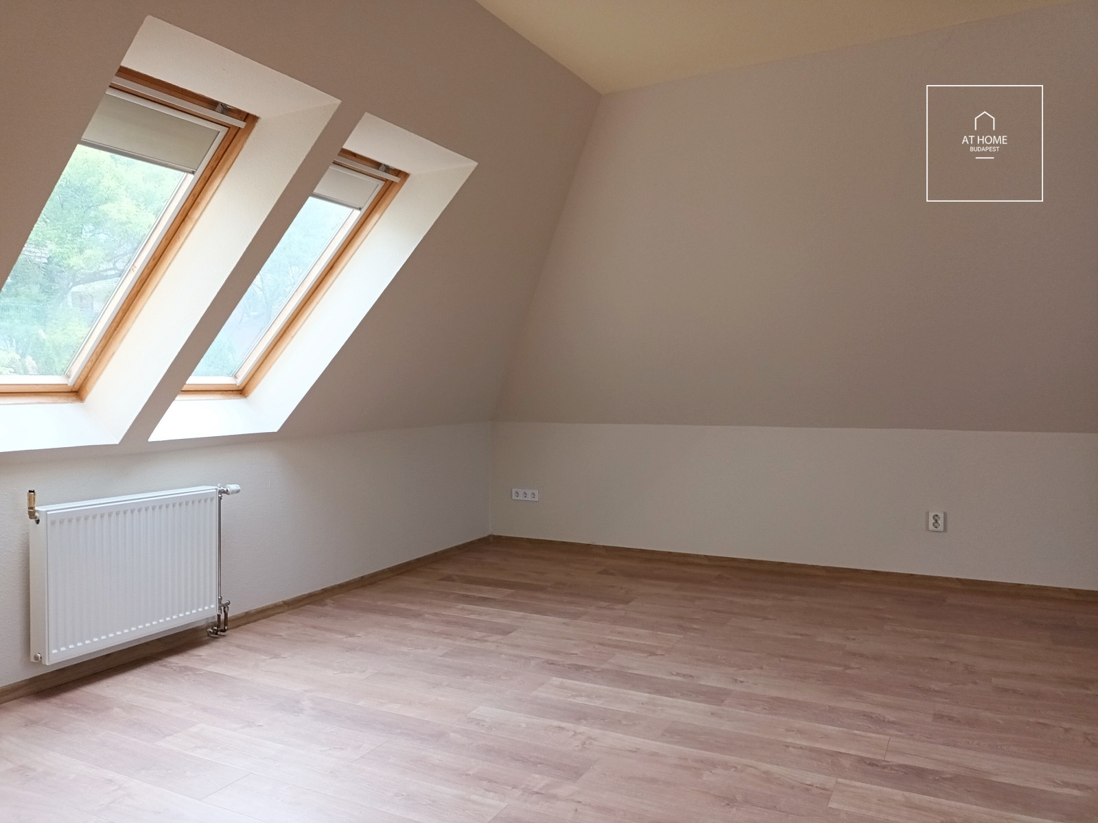 Four-storey semi-detached house with panoramic views and a landscaped garden in Kútvölgy, District XII