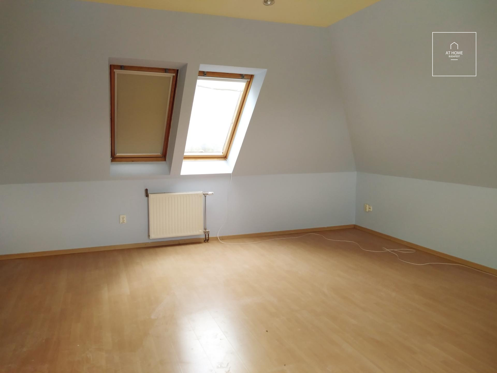 Four-storey semi-detached house with panoramic views and a landscaped garden in Kútvölgy, District XII