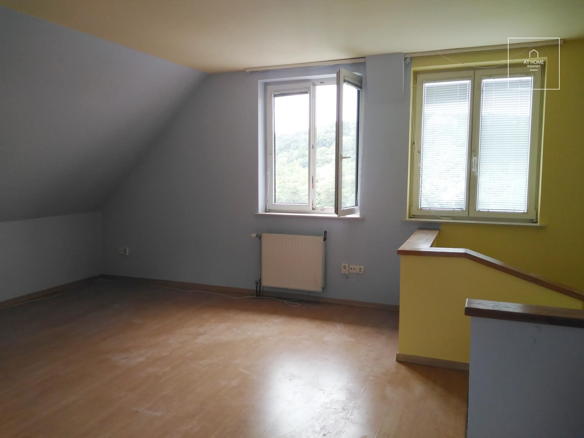 Four-storey semi-detached house with panoramic views and a landscaped garden in Kútvölgy, District XII