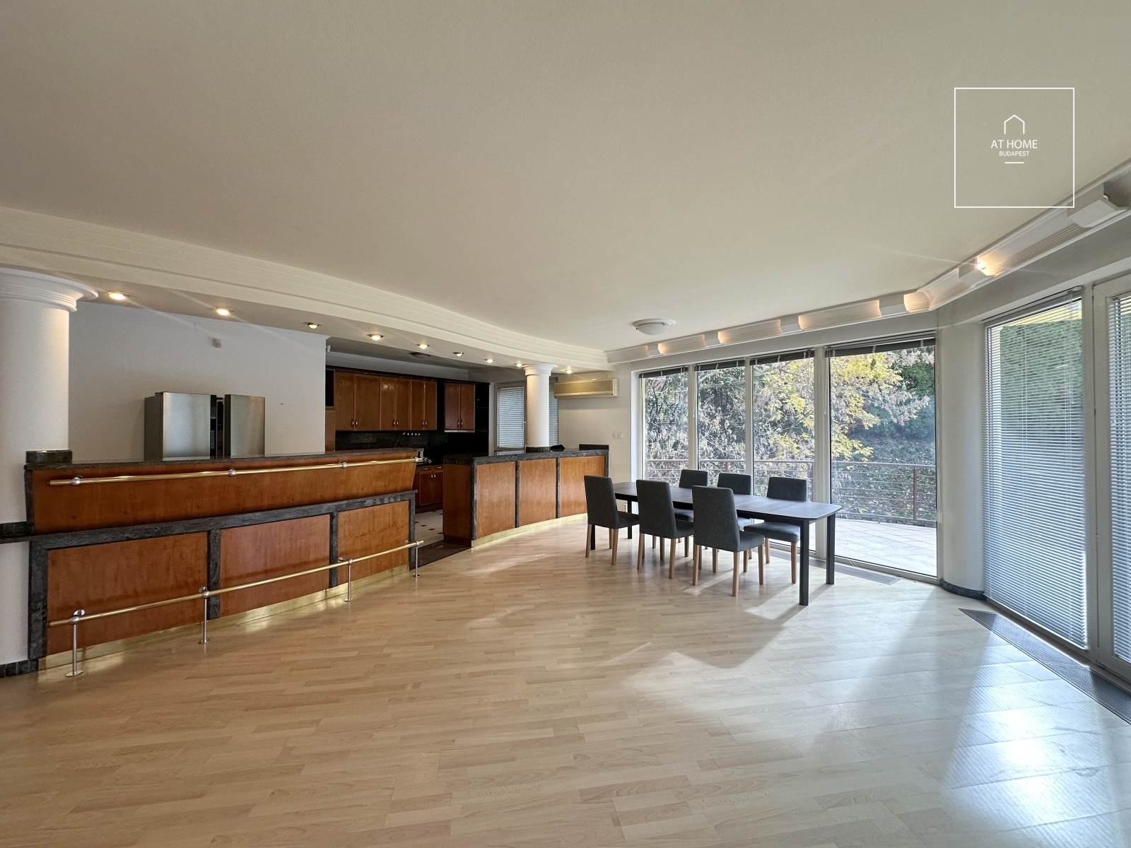 Four-storey semi-detached house with panoramic views and a landscaped garden in Kútvölgy, District XII