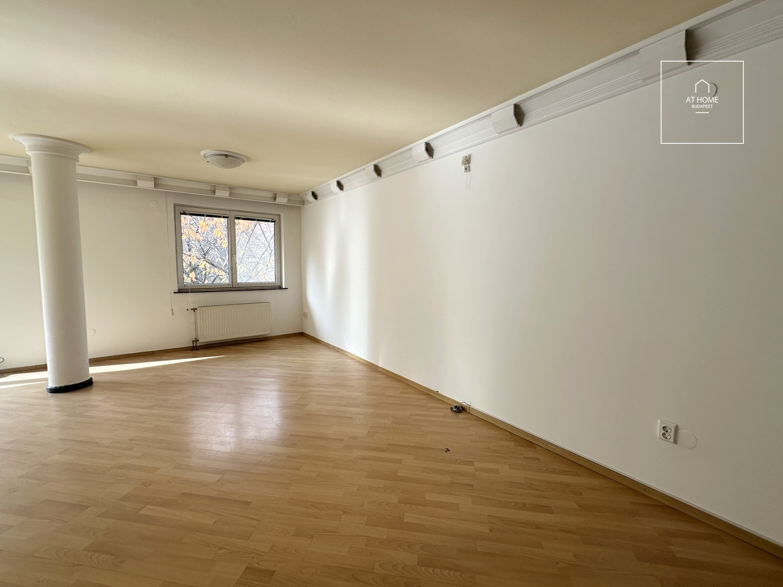 Four-storey semi-detached house with panoramic views and a landscaped garden in Kútvölgy, District XII