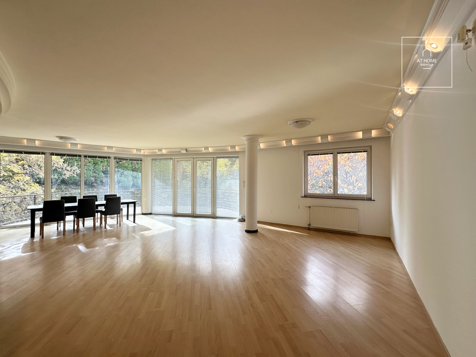 Four-storey semi-detached house with panoramic views and a landscaped garden in Kútvölgy, District XII