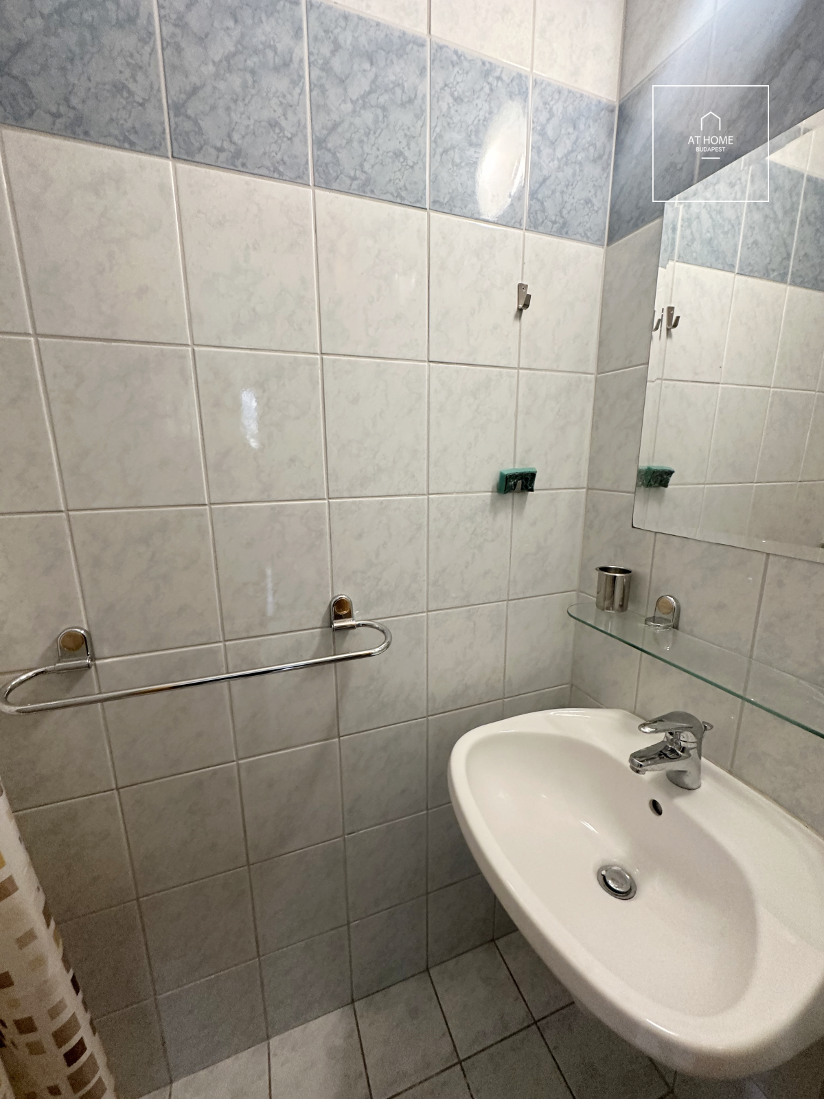 Four-storey semi-detached house with panoramic views and a landscaped garden in Kútvölgy, District XII