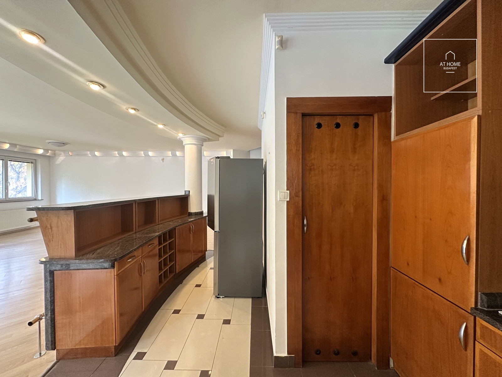 Panorámás négyszintes ikerház parkosított kerttel a XII. kerületi Kútvölgyben