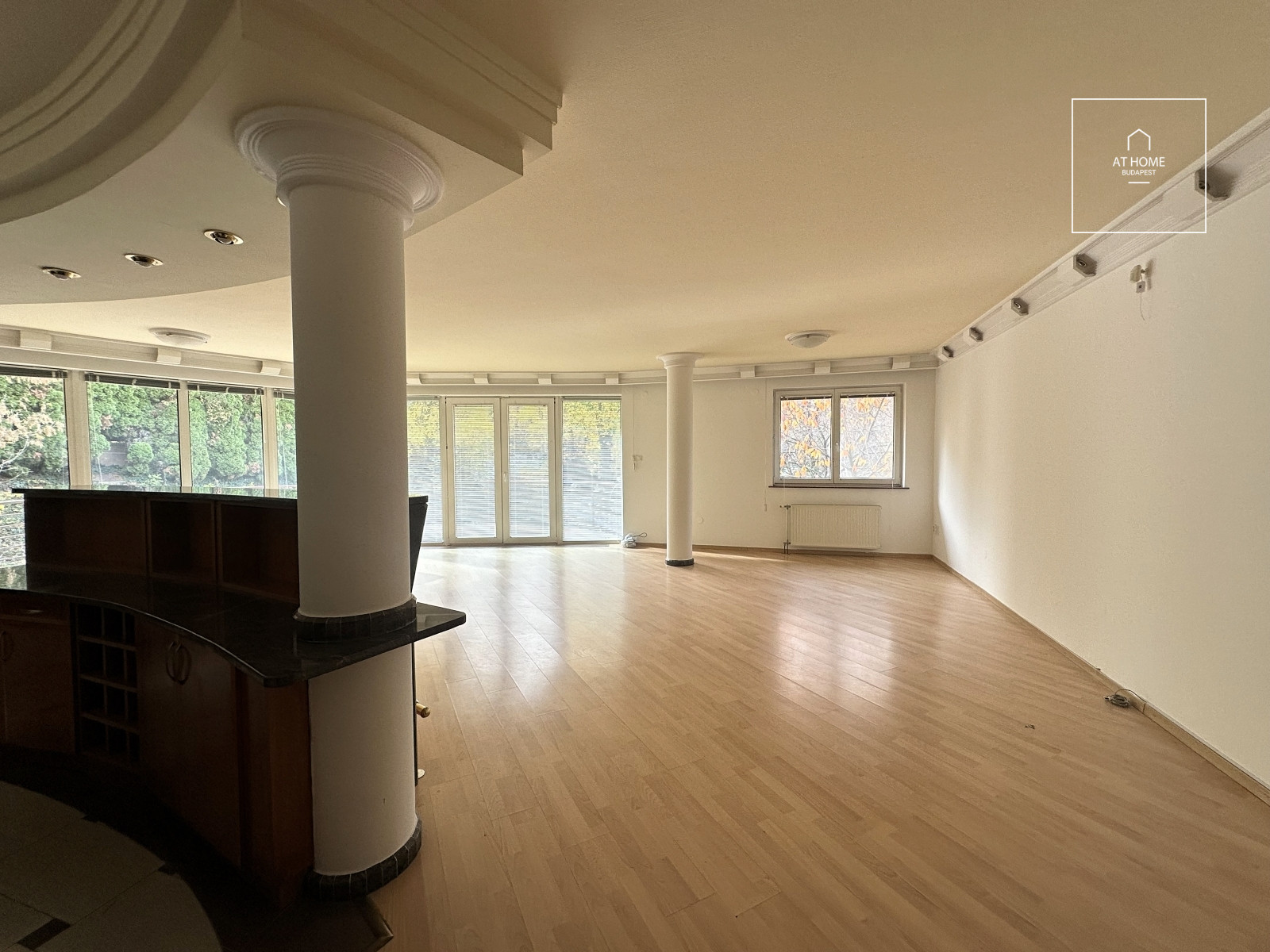 Four-storey semi-detached house with panoramic views and a landscaped garden in Kútvölgy, District XII