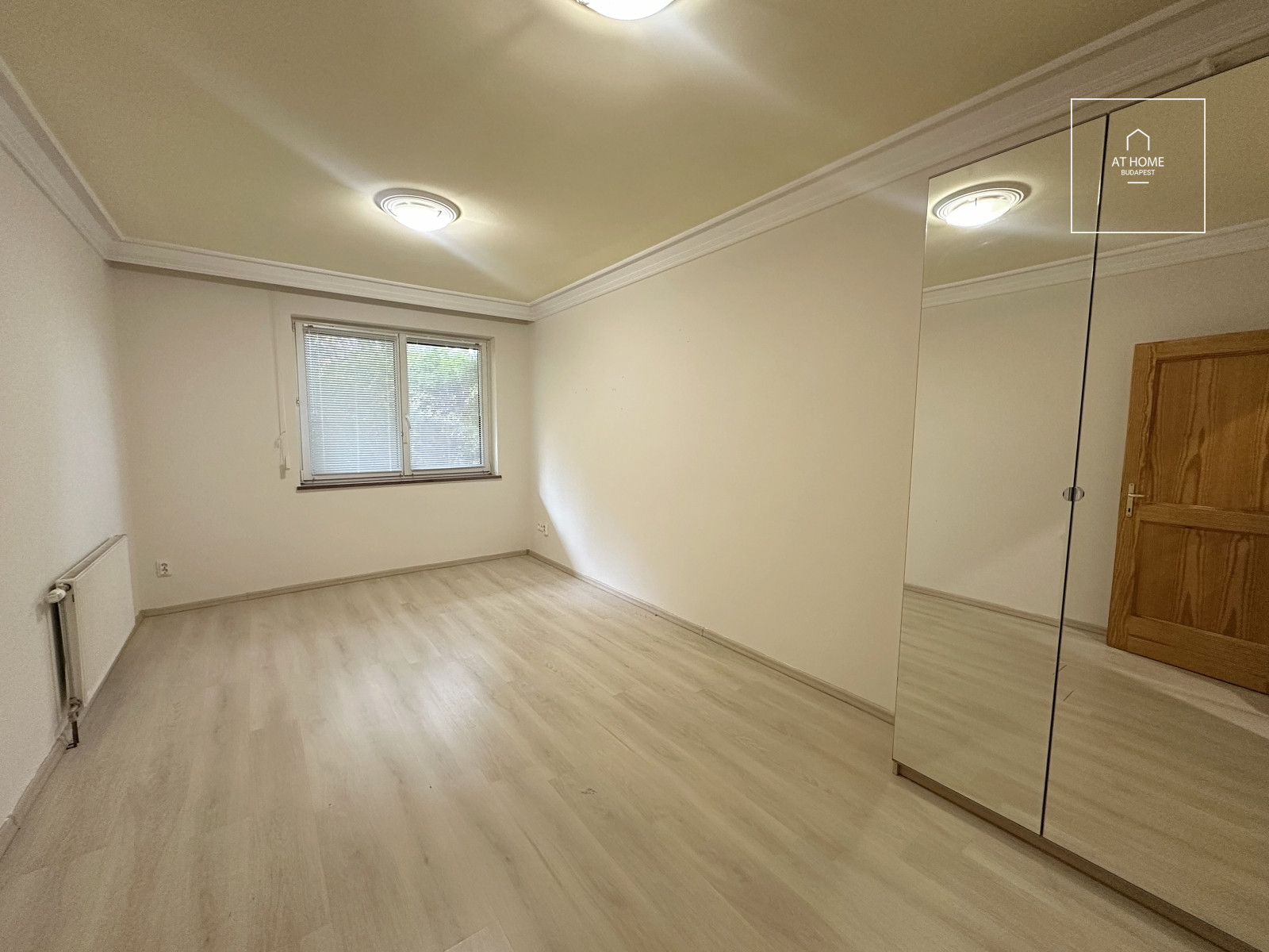 Four-storey semi-detached house with panoramic views and a landscaped garden in Kútvölgy, District XII