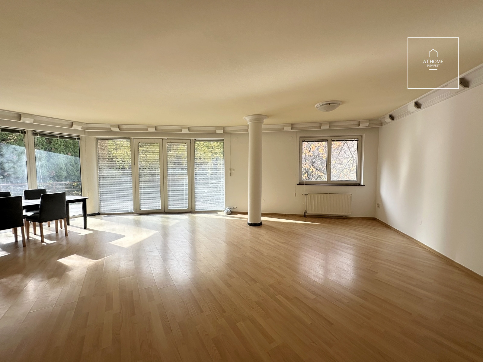 Four-storey semi-detached house with panoramic views and a landscaped garden in Kútvölgy, District XII