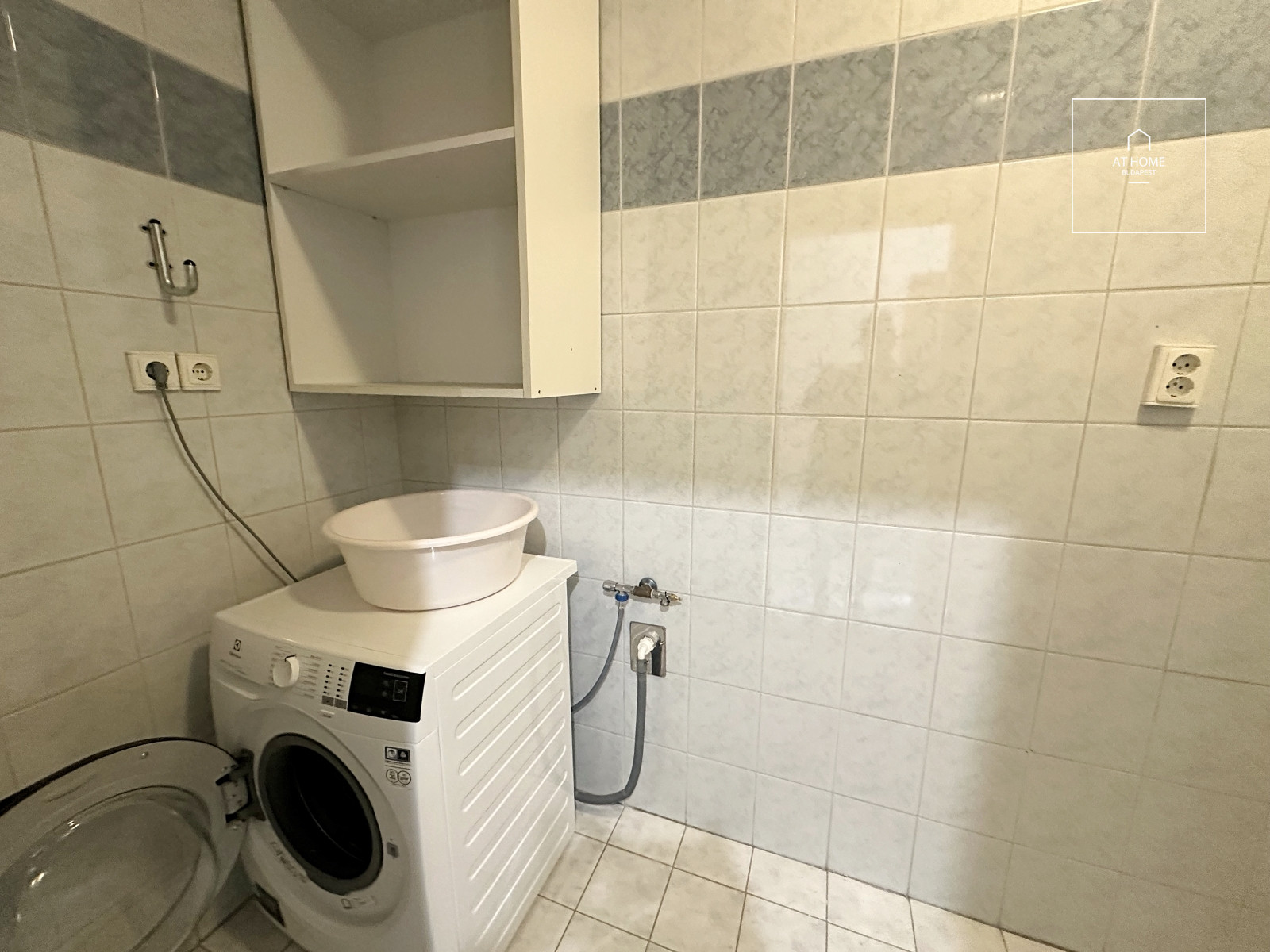 Panorámás négyszintes ikerház parkosított kerttel a XII. kerületi Kútvölgyben