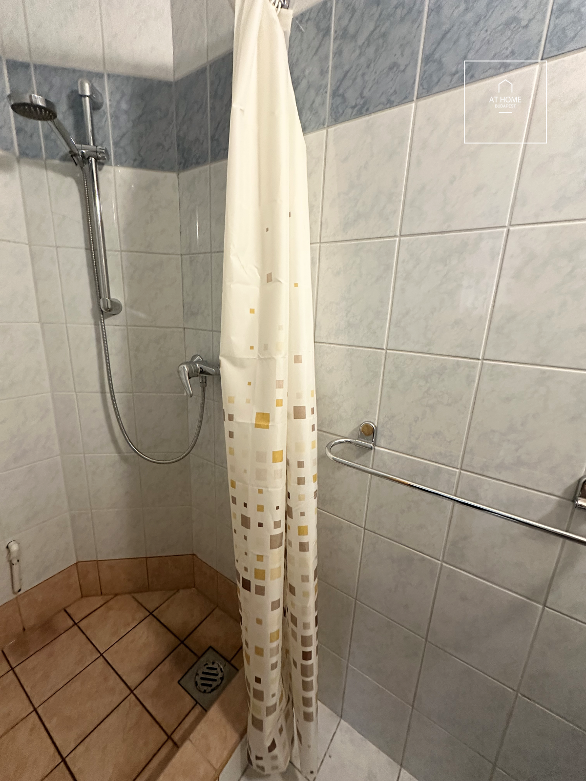 Four-storey semi-detached house with panoramic views and a landscaped garden in Kútvölgy, District XII