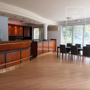 Four-storey semi-detached house with panoramic views and a landscaped garden in Kútvölgy, District XII