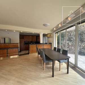 Four-storey semi-detached house with panoramic views and a landscaped garden in Kútvölgy, District XII