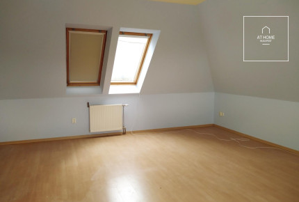 Four-storey semi-detached house with panoramic views and a landscaped garden in Kútvölgy, District XII