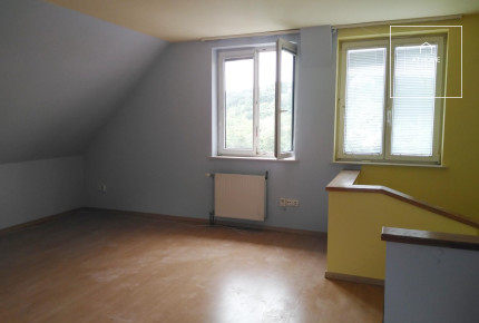 Four-storey semi-detached house with panoramic views and a landscaped garden in Kútvölgy, District XII