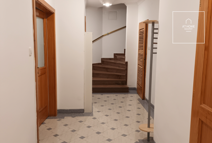 Panorámás négyszintes ikerház parkosított kerttel a XII. kerületi Kútvölgyben