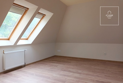 Four-storey semi-detached house with panoramic views and a landscaped garden in Kútvölgy, District XII