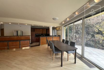 Four-storey semi-detached house with panoramic views and a landscaped garden in Kútvölgy, District XII