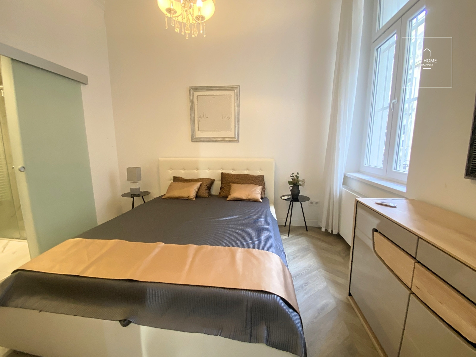 Exclusive panoramic 2-bedroom apartment near Erzsébet Square