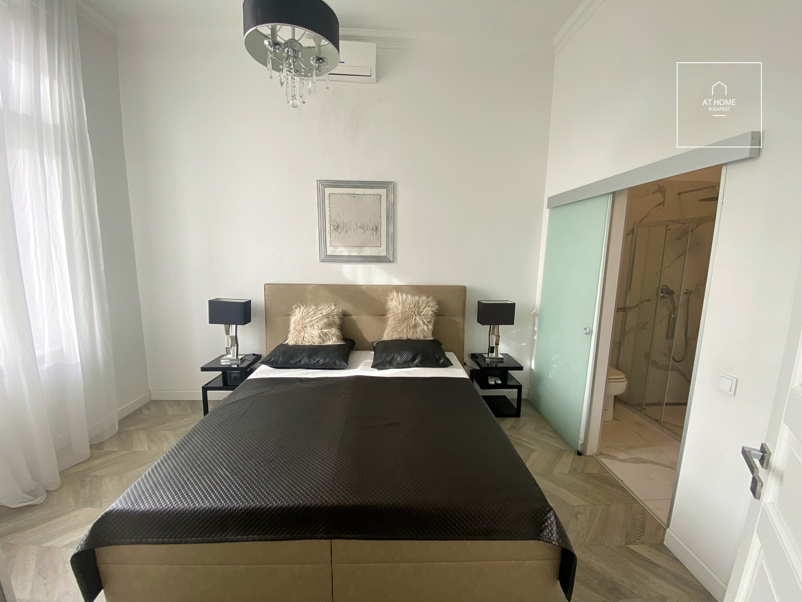 Exclusive panoramic 2-bedroom apartment near Erzsébet Square