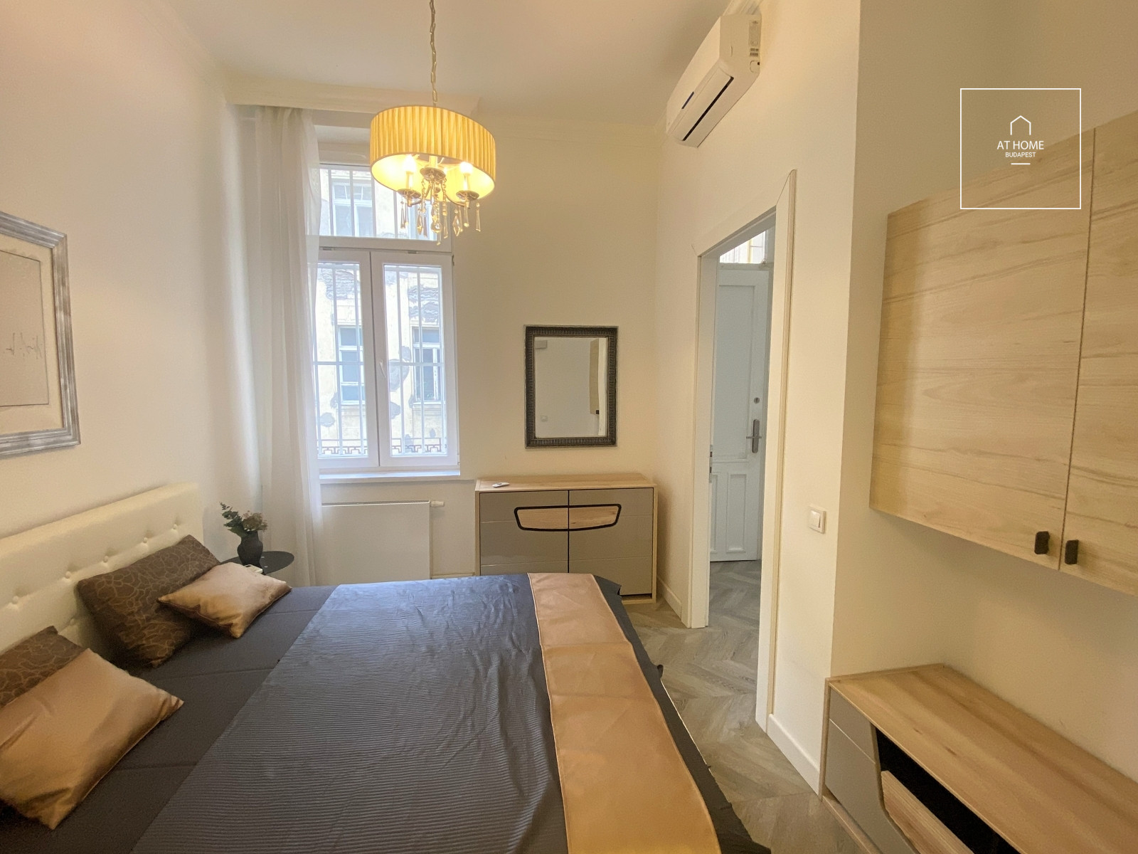 Exclusive panoramic 2-bedroom apartment near Erzsébet Square