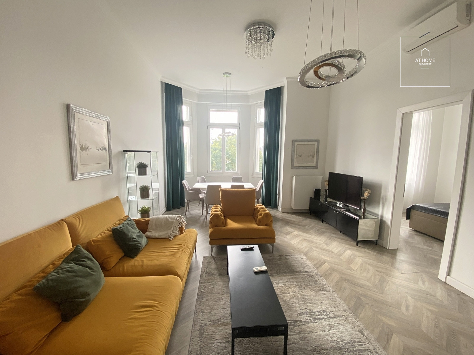 Exclusive panoramic 2-bedroom apartment near Erzsébet Square