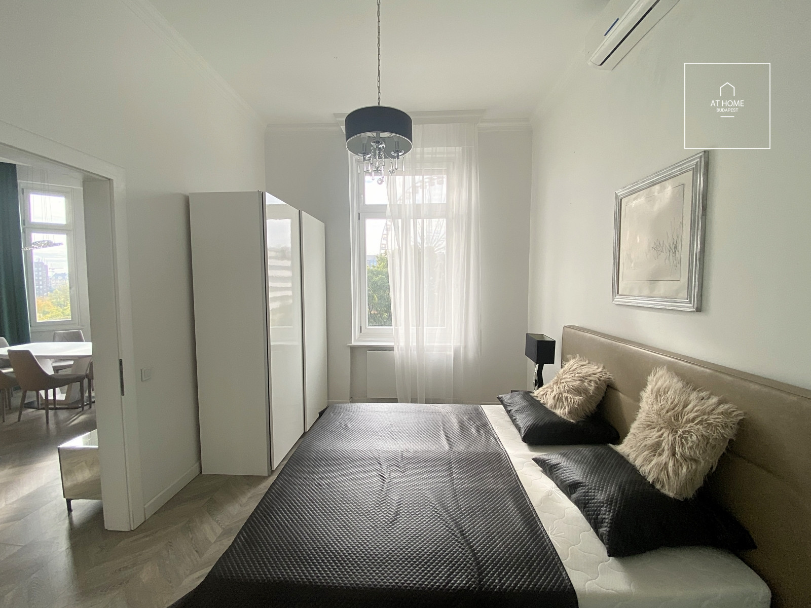 Exclusive panoramic 2-bedroom apartment near Erzsébet Square