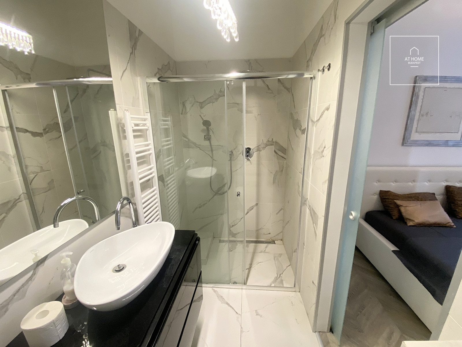 Exclusive panoramic 2-bedroom apartment near Erzsébet Square