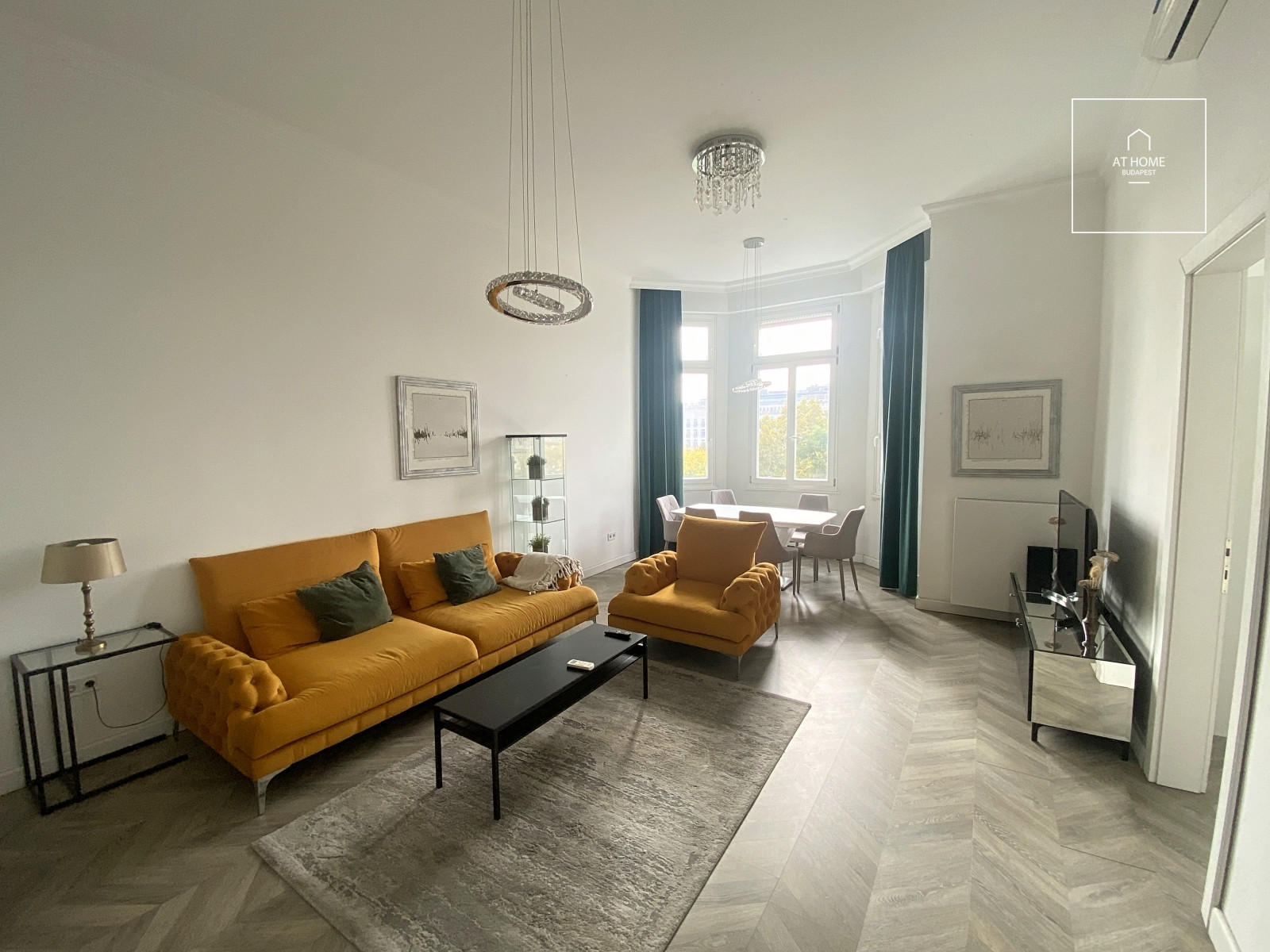 Exclusive panoramic 2-bedroom apartment near Erzsébet Square
