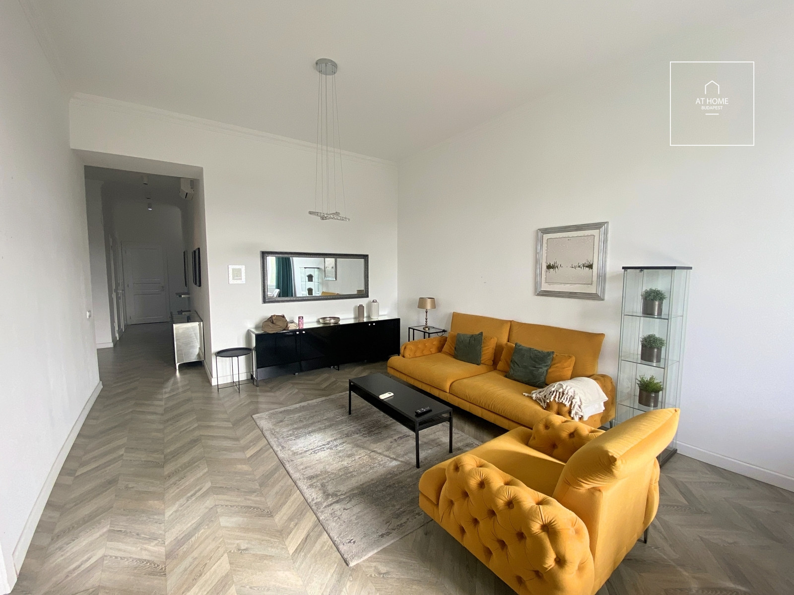 Exclusive panoramic 2-bedroom apartment near Erzsébet Square