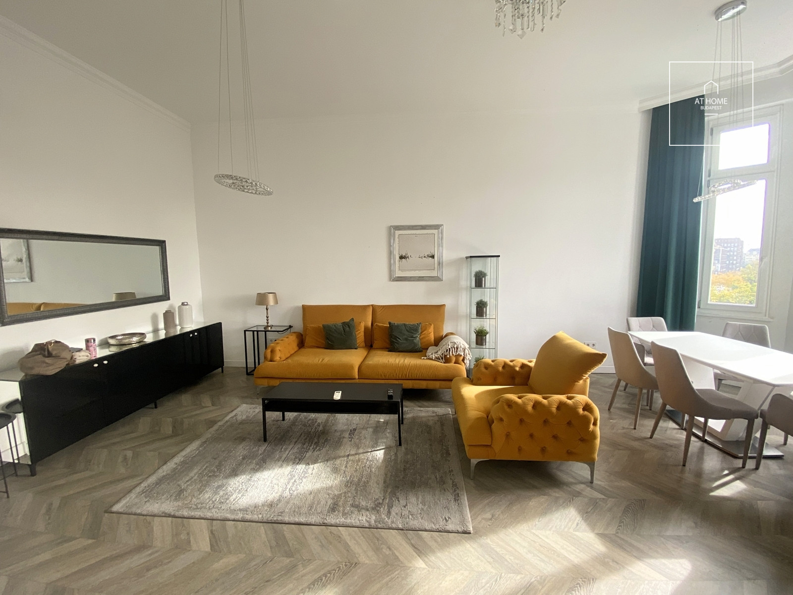 Exclusive panoramic 2-bedroom apartment near Erzsébet Square
