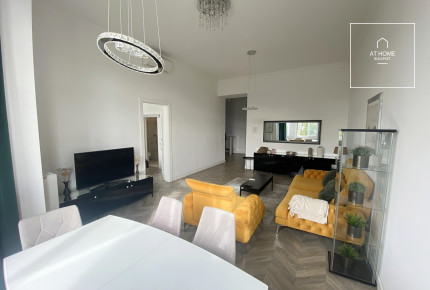 Exclusive panoramic 2-bedroom apartment near Erzsébet Square