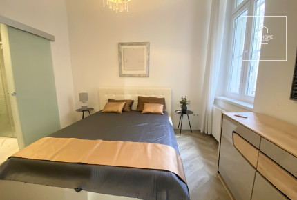 Exclusive panoramic 2-bedroom apartment near Erzsébet Square