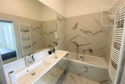 Exclusive panoramic 2-bedroom apartment near Erzsébet Square