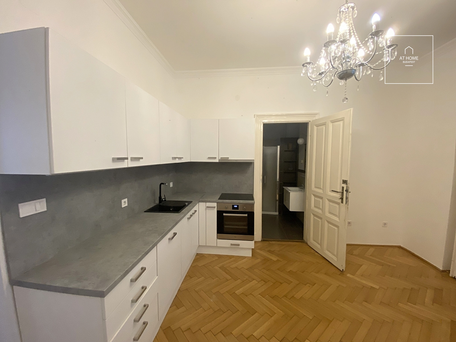 Panorámás 2 hálószobás lakás az Andrássy úton