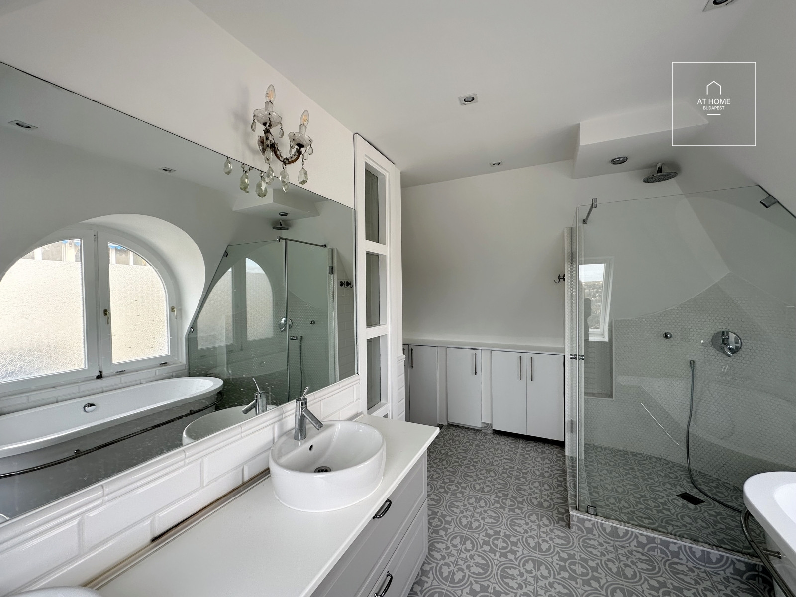 Spacious, Duplex Apartment with Panoramic View for Rent on Istenhegy – Private Garden and Sauna