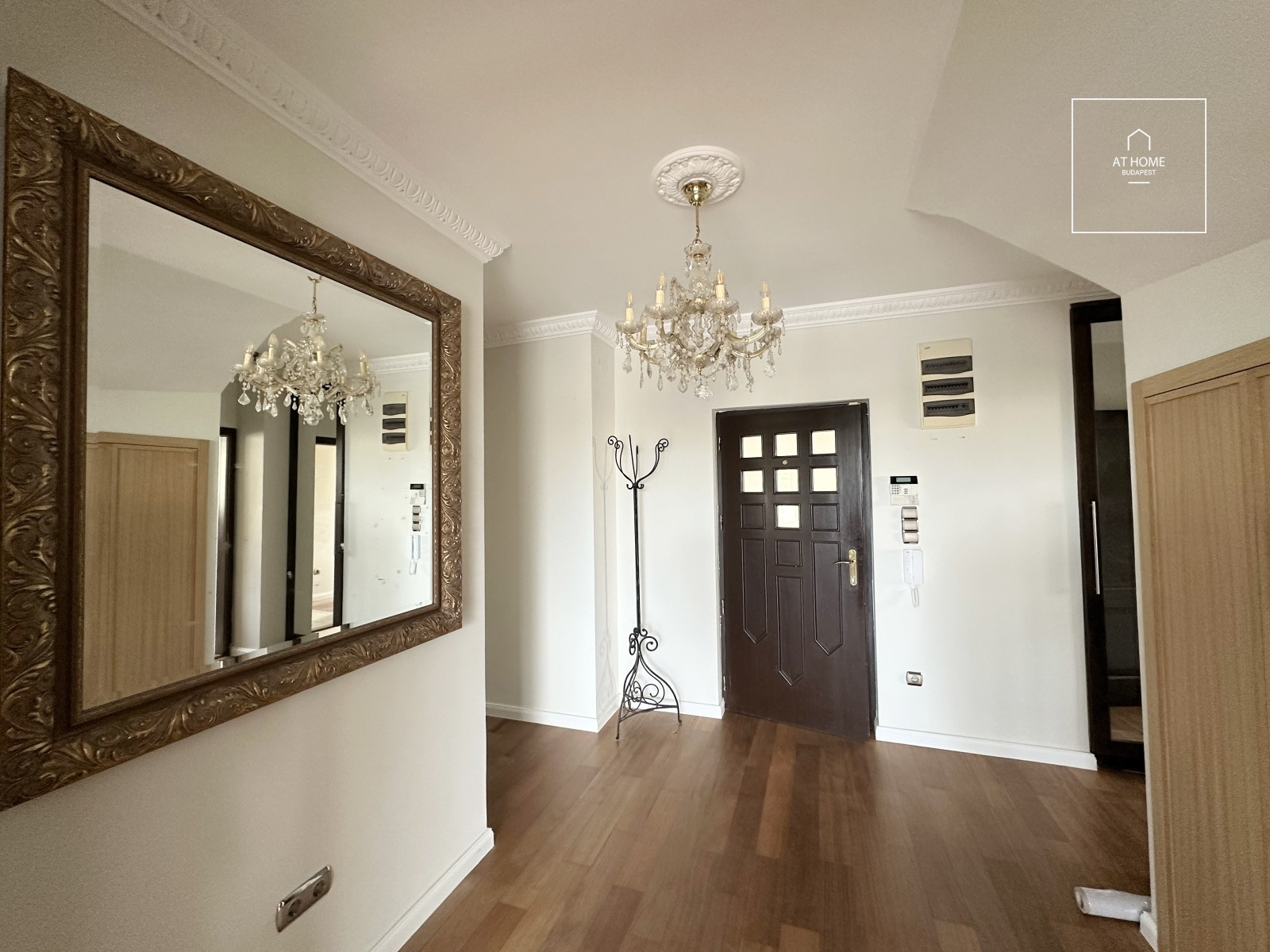 Spacious, Duplex Apartment with Panoramic View for Rent on Istenhegy – Private Garden and Sauna