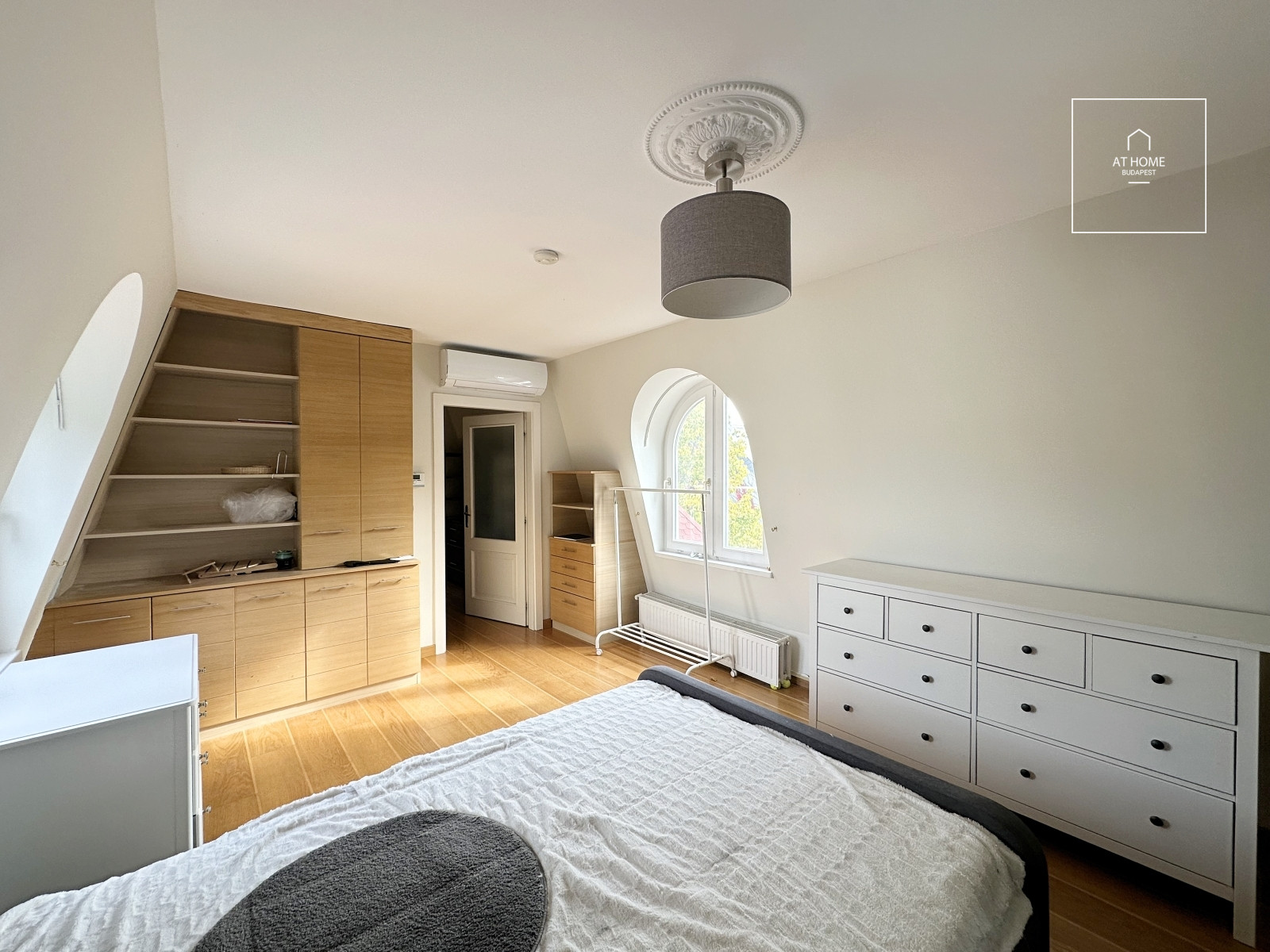 Spacious, Duplex Apartment with Panoramic View for Rent on Istenhegy – Private Garden and Sauna