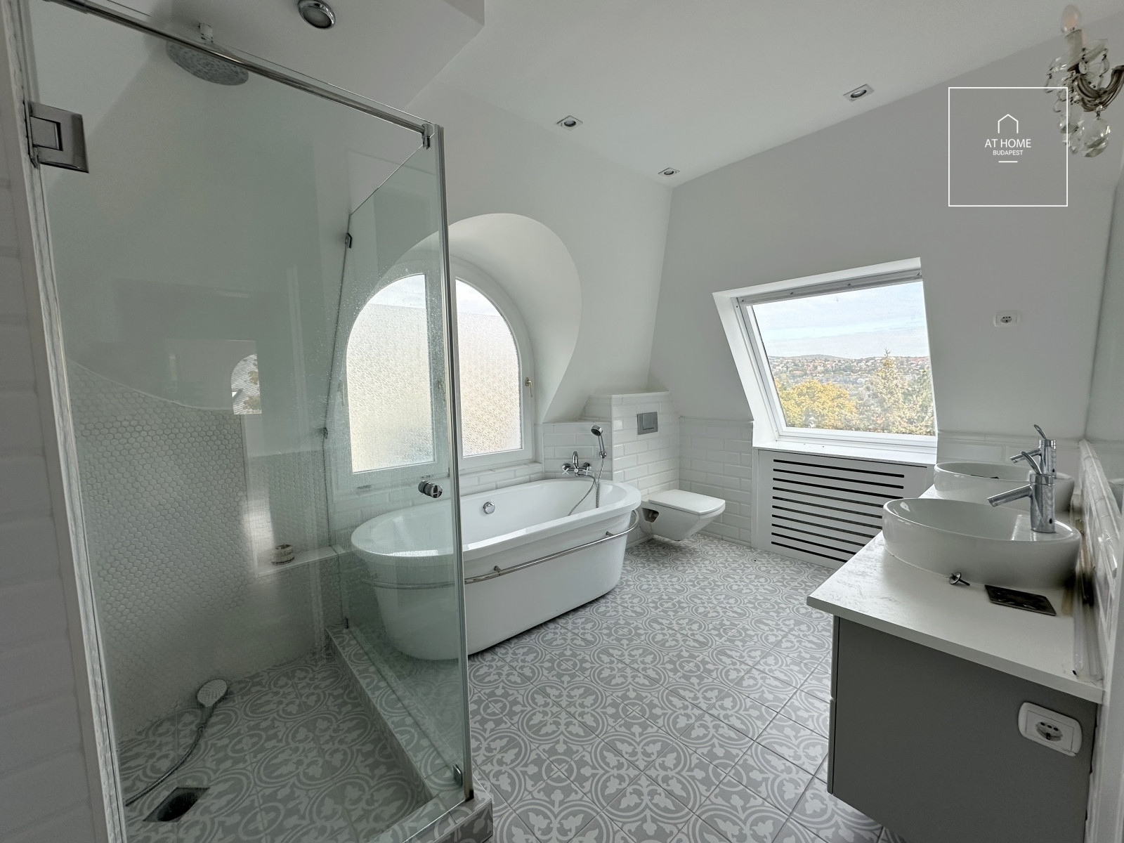 Spacious, Duplex Apartment with Panoramic View for Rent on Istenhegy – Private Garden and Sauna