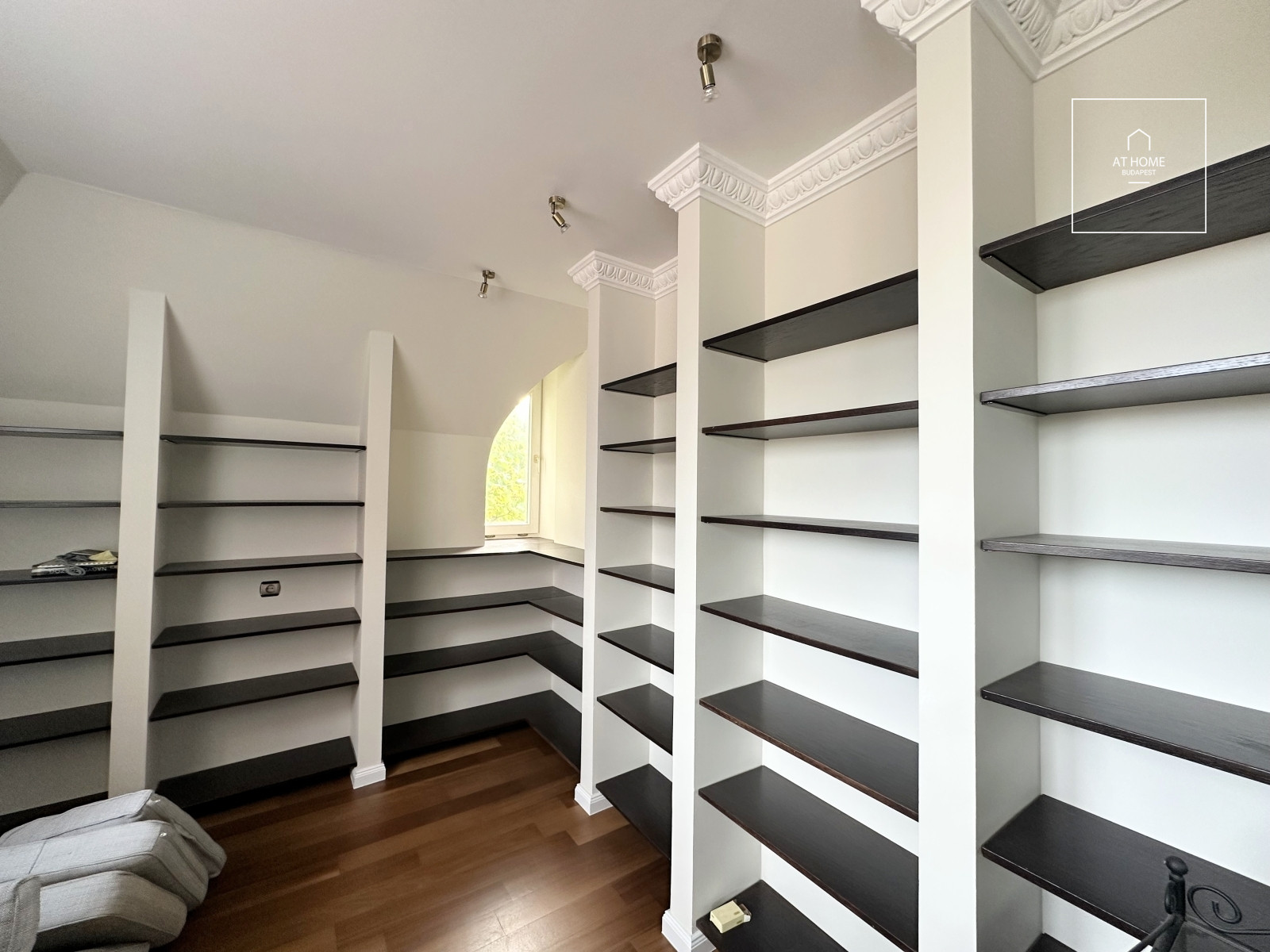 Spacious, Duplex Apartment with Panoramic View for Rent on Istenhegy – Private Garden and Sauna