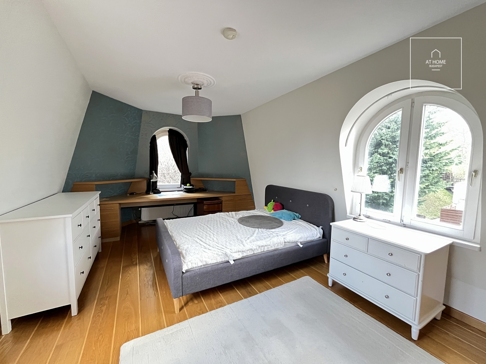 Spacious, Duplex Apartment with Panoramic View for Rent on Istenhegy – Private Garden and Sauna