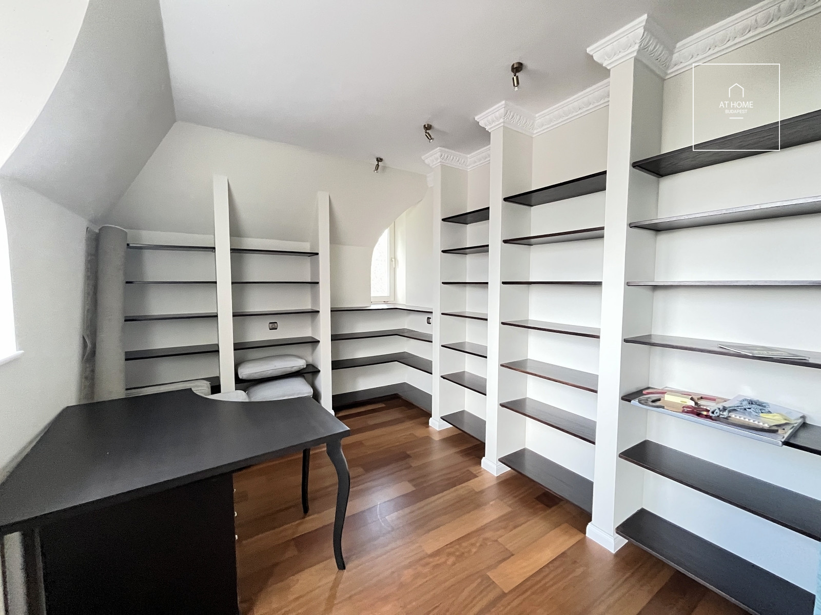 Spacious, Duplex Apartment with Panoramic View for Rent on Istenhegy – Private Garden and Sauna