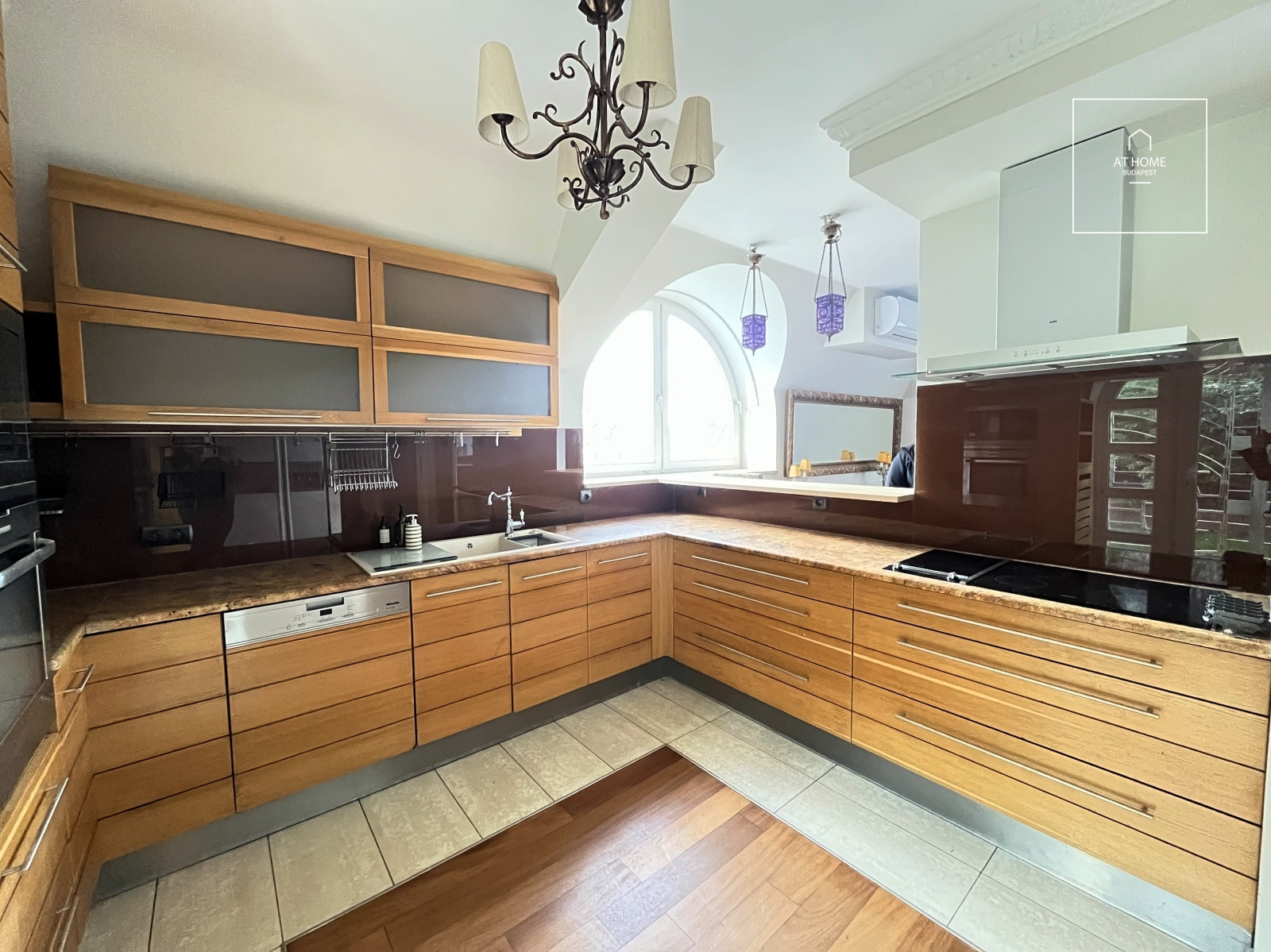 Spacious, Duplex Apartment with Panoramic View for Rent on Istenhegy – Private Garden and Sauna