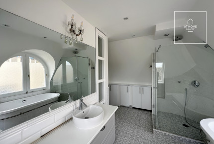 Spacious, Duplex Apartment with Panoramic View for Rent on Istenhegy – Private Garden and Sauna