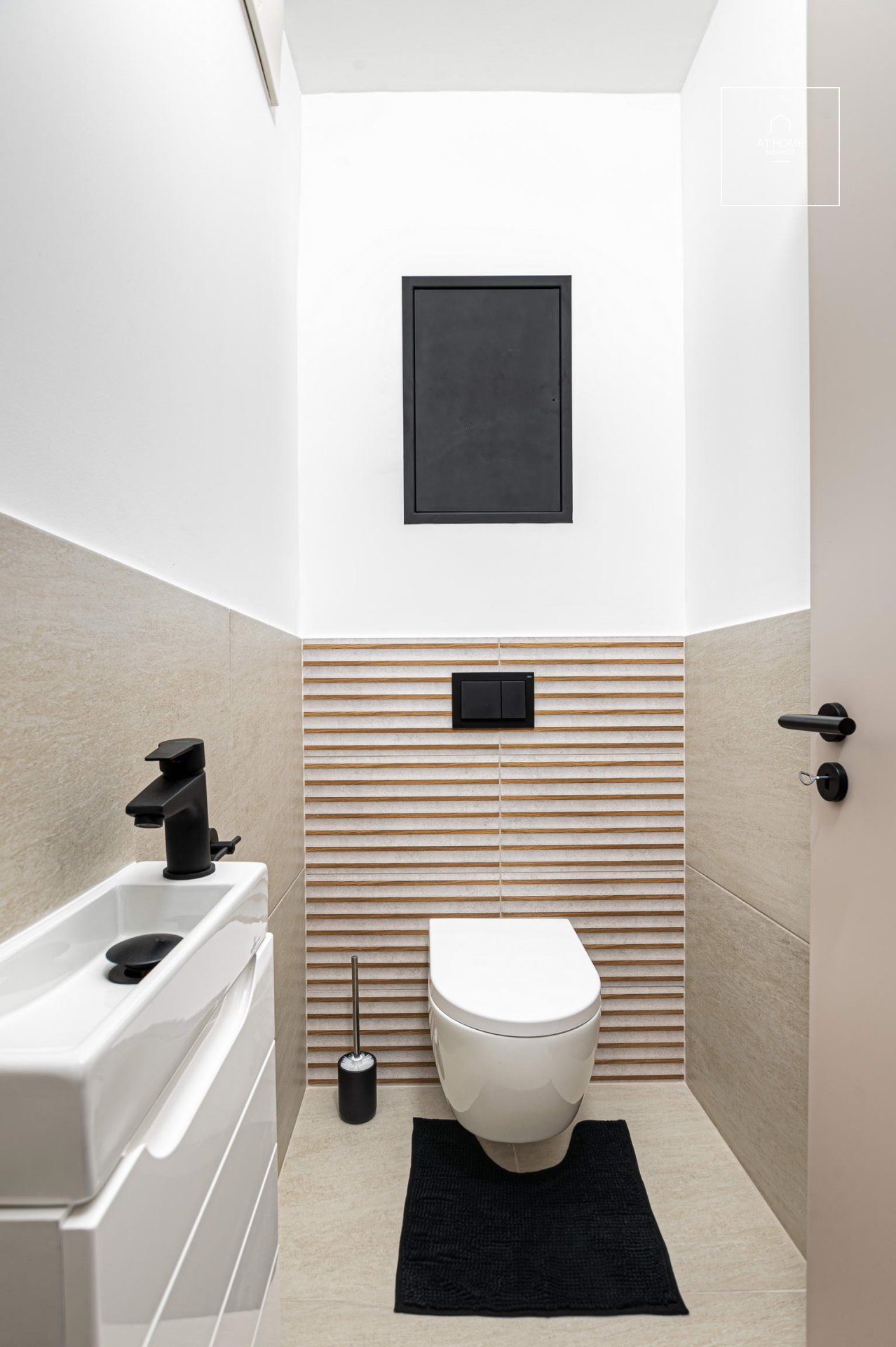 For sale: 3 bedroom apartment with balcony, Newly Renovated, in the Heart of Erzsébetváros