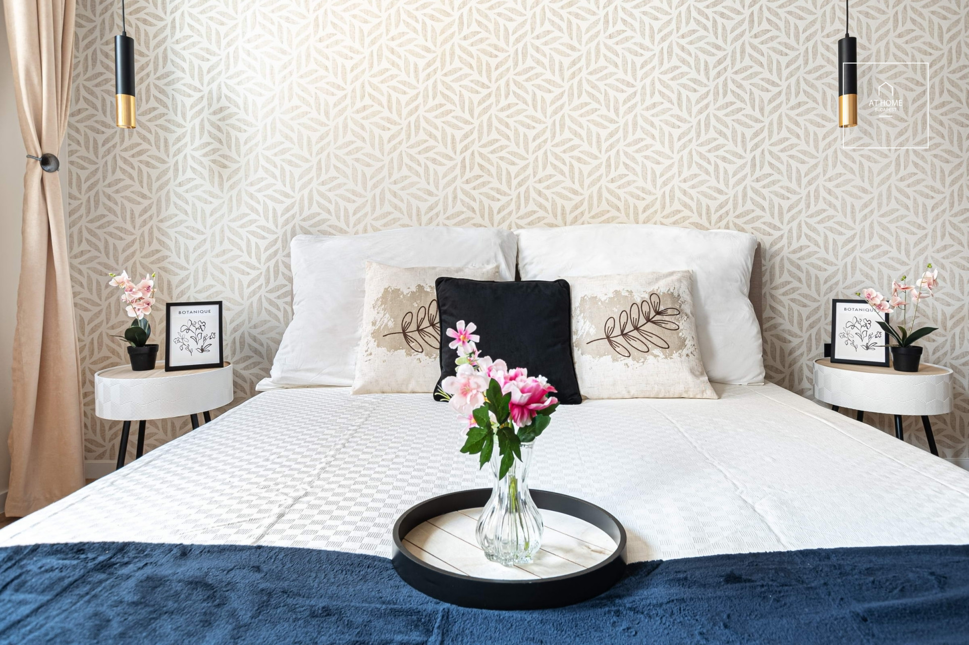 For sale: 3 bedroom apartment with balcony, Newly Renovated, in the Heart of Erzsébetváros