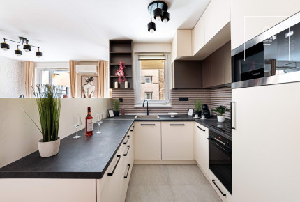 For sale: 3 bedroom apartment with balcony, Newly Renovated, in the Heart of Erzsébetváros