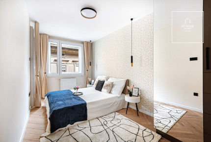 For sale: 3 bedroom apartment with balcony, Newly Renovated, in the Heart of Erzsébetváros