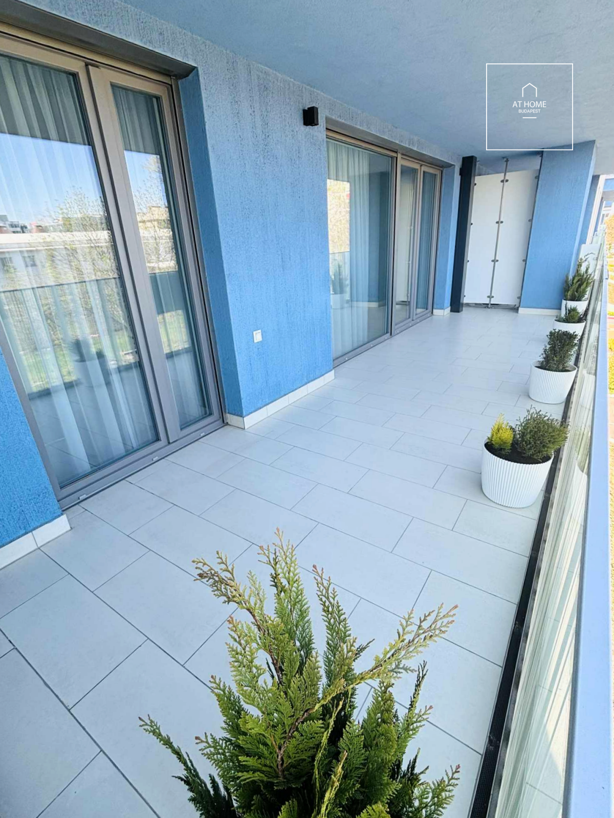 Newly built, sunlit apartment with three bedrooms and a terrace in Marina Part